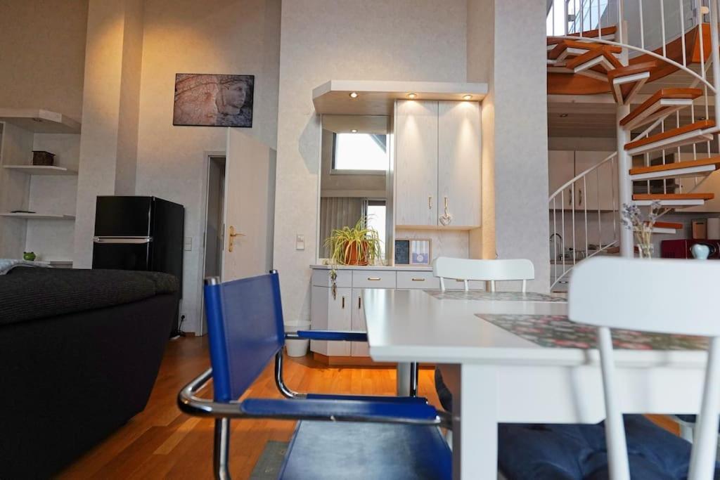 Grosse, Helle Wohnung Fuer Bis Zu 6 Personen Weinheim Exterior photo