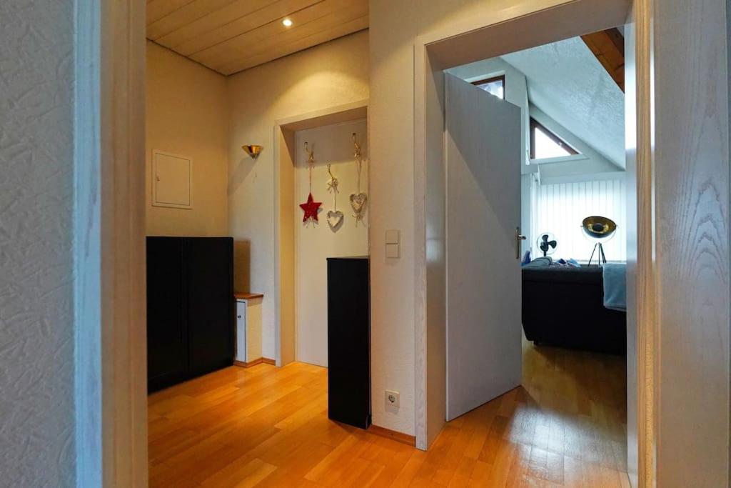 Grosse, Helle Wohnung Fuer Bis Zu 6 Personen Weinheim Exterior photo